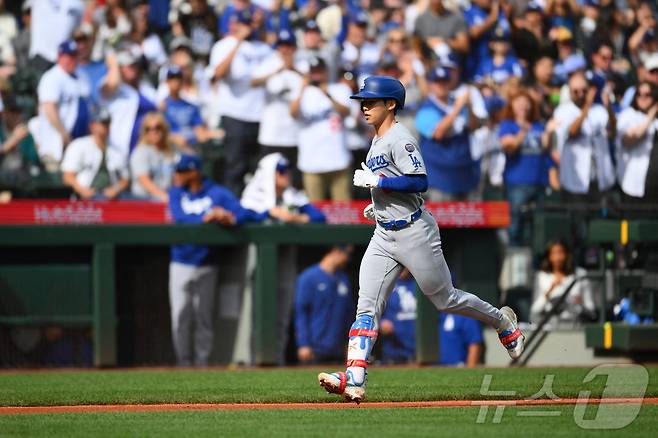LA 다저스 김혜성이 29일(한국시간) 열린 2025 메이저리그 시애틀 매리너스전에서 2회초 선제 투런포를 터뜨렸다. ⓒ 로이터=뉴스1