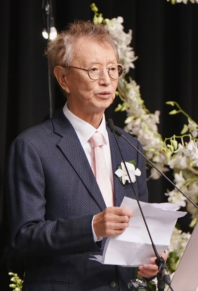 조세호의 결혼식 주례를 맡은 당시의 전유성. 조세호 SNS.