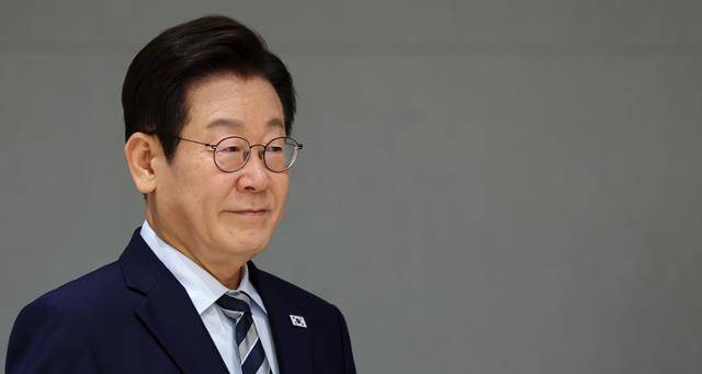 이재명 대통령이 29일 서울 용산 대통령실 청사에서 열린 주한대사 신임장 제정식에 입장하고 있다. 뉴시스