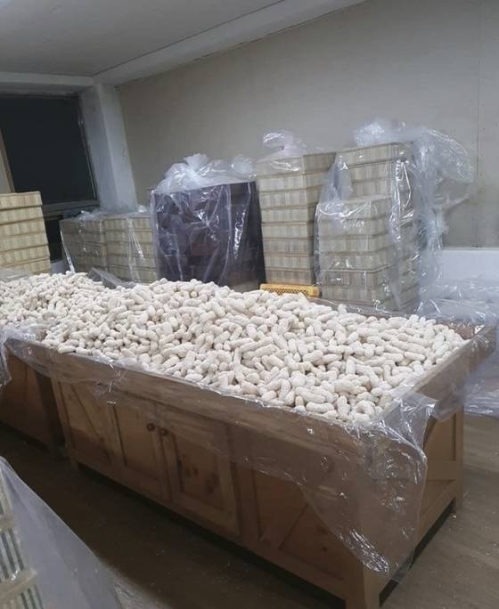 29일 충북에 있는 한 한과 업체에 쌓여 있는 한과 상자들. 우체국쇼핑몰이 먹통이 되면서 모두 폐기해야 할 상황이라고 한다. 사진 독자 제공