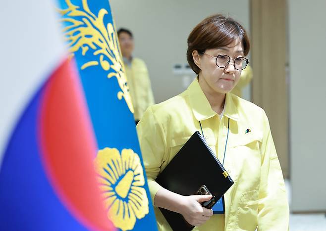 김현지 대통령실 총무비서관이 지난달 18일 용산 대통령실에서 이재명 대통령 주재로 열린 을지 국무회의에 배석하고 있다. 연합뉴스