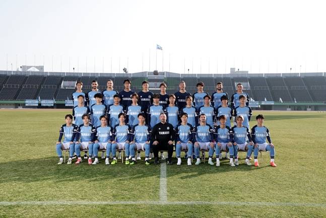 지난 3월 주빌로 이와타 선수들이 단체 사진을 찍은 모습. /사진=주빌로 이와타 공식 SNS