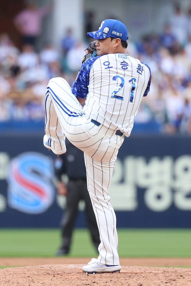 삼성 오승환이 대구삼성라이온즈파크에서 열린 2025 KBO리그 NC전에서 역투하고 있다. 사진 | 삼성 라이온즈