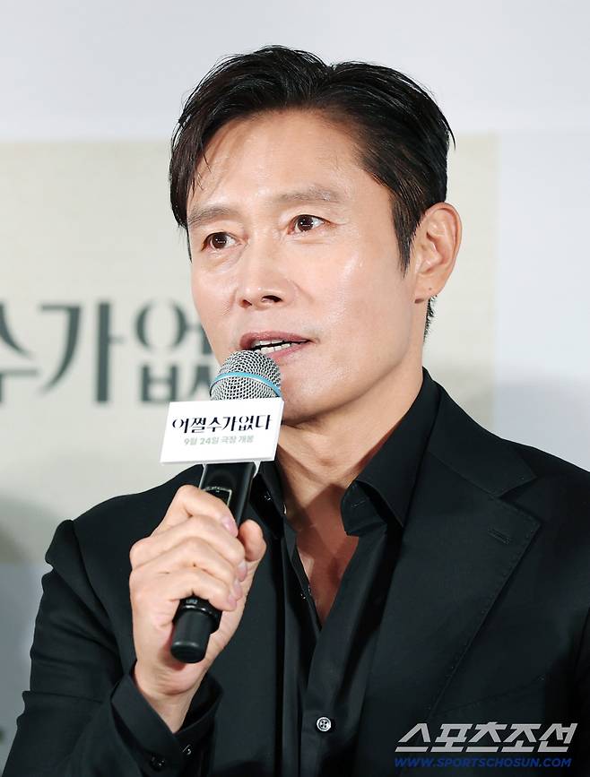 영화 '어쩔수가 없다' 언론시사회 및 기자간담회가 22일 오후 서울 용산구 아이파크몰 CGV에서 열렸다. 배우 이병헌이 답하고 있다. 정재근 기자 cjg@sportschosun.com/2025.9.22/