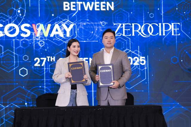 케이엠제약 대표이사 백승원(오른쪽), 코스웨이 CEO 크리세이스 탄(왼쪽)