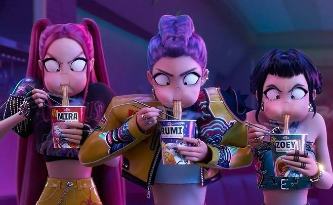 넷플릭스의 인기 애니메이션 영화 '케이팝 데몬 헌터스'(케데헌)의 주인공들이 컵라면을 먹는 장면을 따라하는 어린이들이 늘어나자 미국의 유명한 어린이병원이 '컵라면 화상'에 대해 주의를 당부했다. /사진=뉴욕타임즈 갈무리