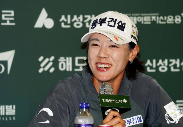 기자회견을 하고 있는 박주영. 사진 제공=KLPGA