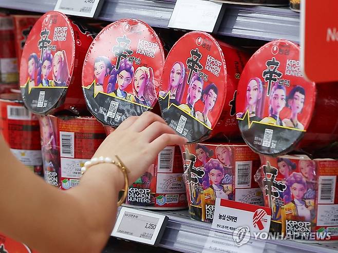 컵라면(기사와 직접 관련 없음) (서울=연합뉴스) 김도훈 기자 = 지난 3일 서울 시내의 한 대형마트에 진열된 컵라면 제품. 2025.9.3 superdoo82@yna.co.kr