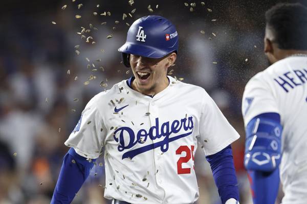 에드먼은 이날 솔로 홈런을 때렸다. 사진= EPA= 연합뉴스 제공