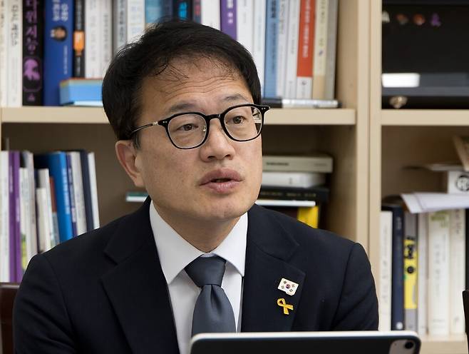 박주민 국회 보건복지위원장(더불어민주당 의원)이 3월24일 국회 본청 보건복지위원장실에서 시사저널과 인터뷰하고 있다. ⓒ시사저널 이종현