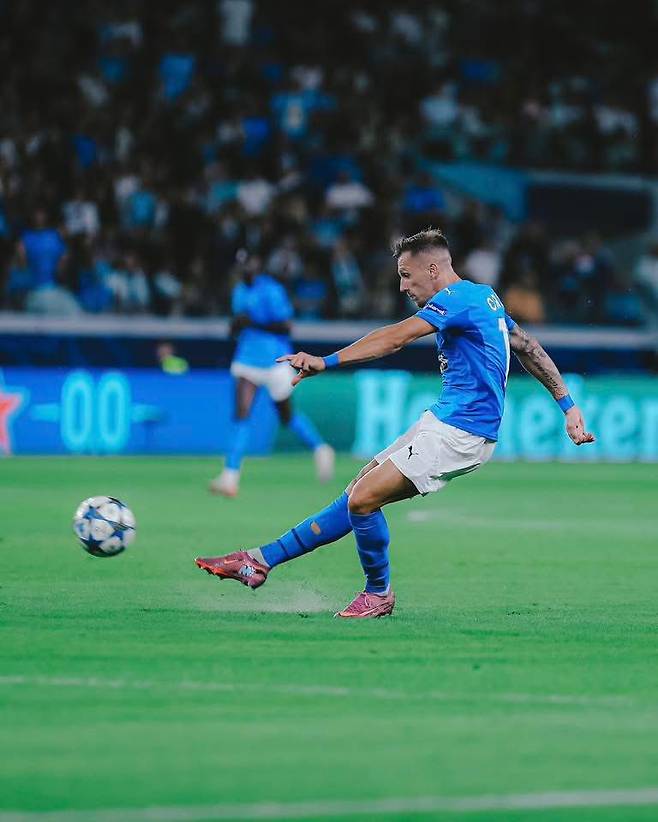 키프로스 파포스FC에서 뛰고 있는 K리그 출신 미슬라브 오르시치가 1일(한국시간) 바이에른 뮌헨과의 유럽축구연맹(UEFA) 챔피언스리그 리그 페이즈 2차전에서 오른발 중거리 슈팅으로 골을 터뜨리는 순간. /사진=파포스FC SNS 캡처