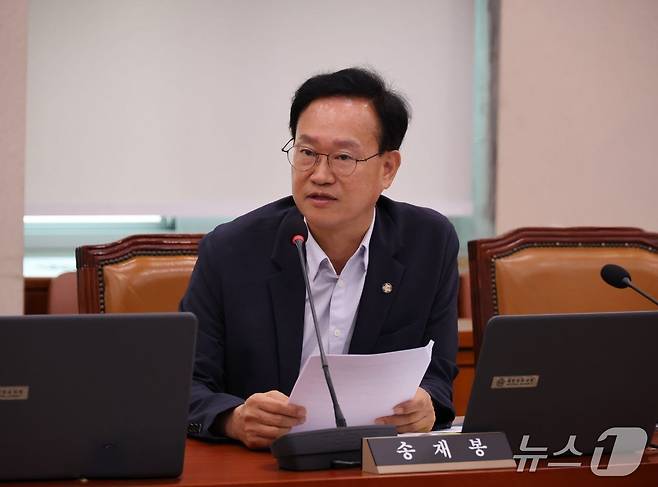 질의 중인 송재봉 더불어민주당 의원. (사진제공=송재봉 의원실)