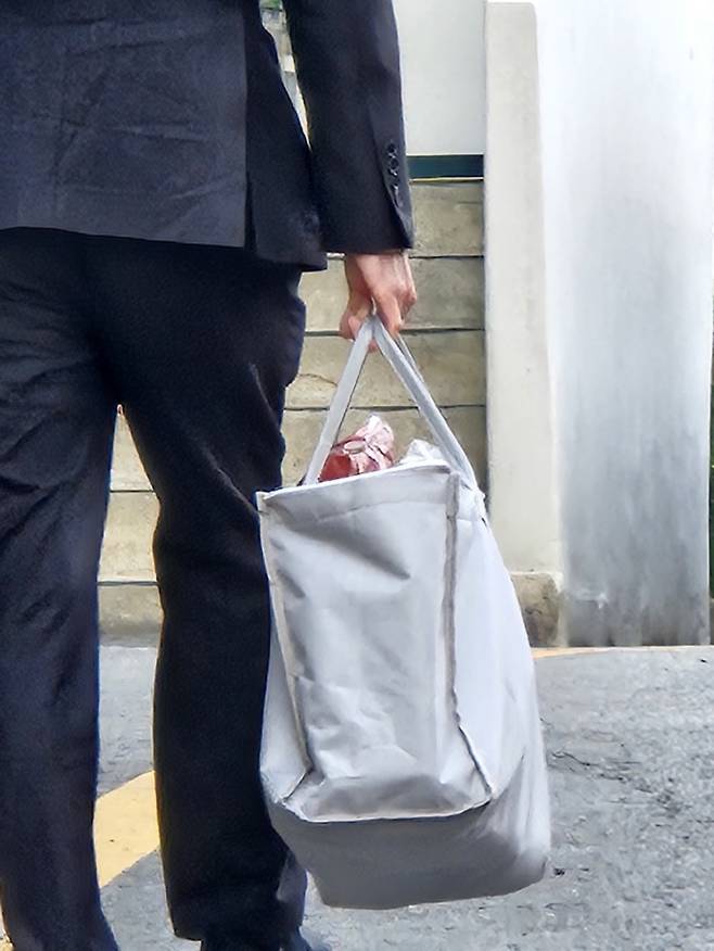 대형마트 휴무일 ‘추석당일 쉰다’…연휴 장보기 꿀팁= 올해 추석 명절 연휴가 최장 10일간 이어질 것으로 예상되는 가운데, 황금연휴 기간 이마트·홈플러스·롯데마트·코스트코·트레이더스·킴스클럽·노브랜드 등 대형마트와 백화점과 아울렛 등 휴무일과 단축 영업 등 운영 일정이 조정된다. ©bnt뉴스: 대형마트 휴무일? 이마트·롯데마트·홈플러스‧코스트코 등 마트 휴일, 쉬는날