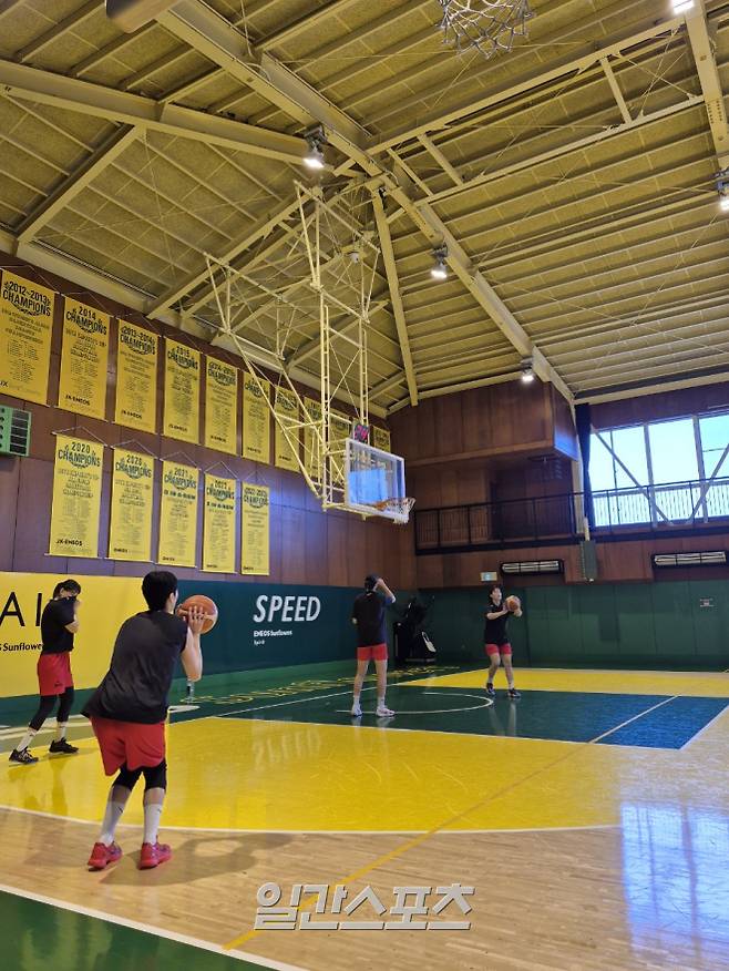 2일 일본 전지훈련에서 몸을 푸는 BNK 선수단. BNK 제공