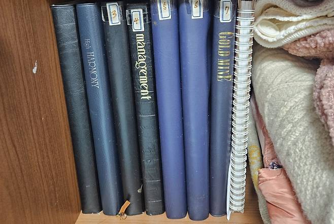 우을순 할머니가 직접 쓴 성경 필사 노트. 5번째 남긴 것으로 막내딸에게 주려고 보관하고 있다고 했다.