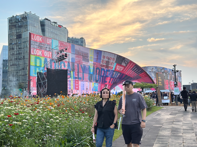 친환경 대형 조형물 ‘휴머나이즈 월’/ 사진=권효정 여행+기자