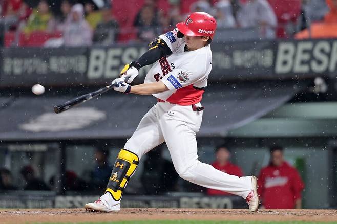 ▲ 2회 솔로홈런으로 6년 연속 두 자릿수 홈런을 때린 나성범 ⓒKIA타이거즈