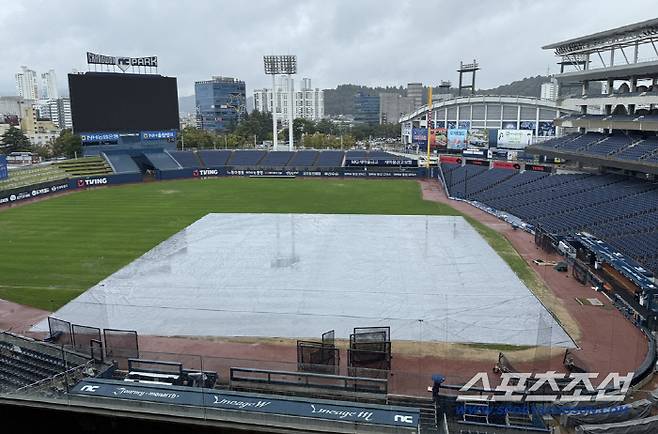 비가 내리고 있는 3일 창원NC파크 전경. 사진=나유리 기자