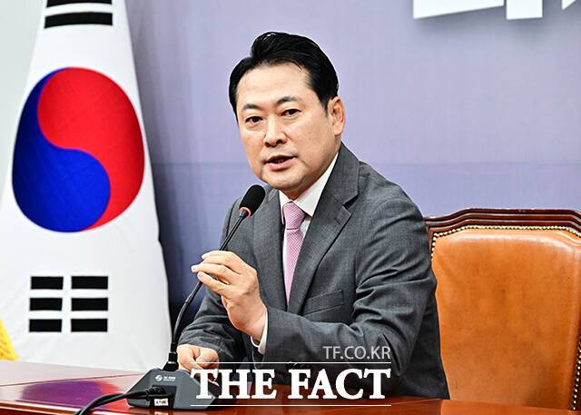 장동혁 국민의힘 대표는 3일 이진숙 전 방송통신위원장의 경찰 체포와 관련해 "추석 연휴 직전에 절대 존엄 '김현지'를 보호하기 위해 벌인 희대의 수사기록 조작 사건"이라고 비판했다. /배정한 기자
