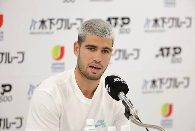 재팬오픈 기간 중 투어의 과밀한 일정에 대해 비판한 카를로스 알카라스.