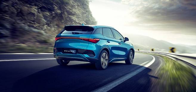 주행 중인 BYD 아토 3 / 출처=BYD코리아