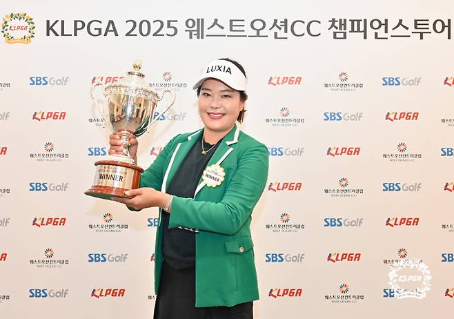 최혜정이 시즌 2승을 달성하면서 2년 연속 상금왕을 확정했다. KLPGA 제공