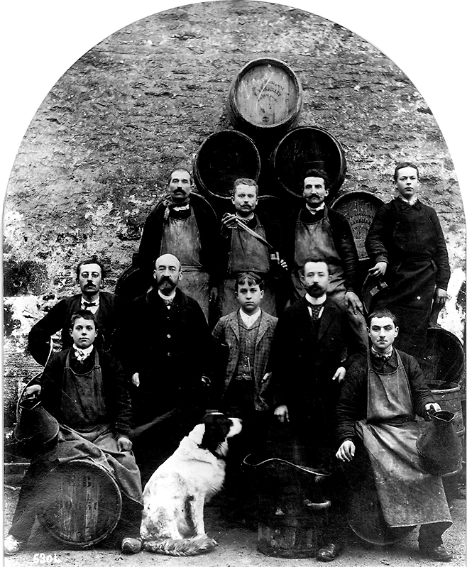 에두아르 들로네(두 번째줄 오른쪽 첫번째) 가족. 홈페이지