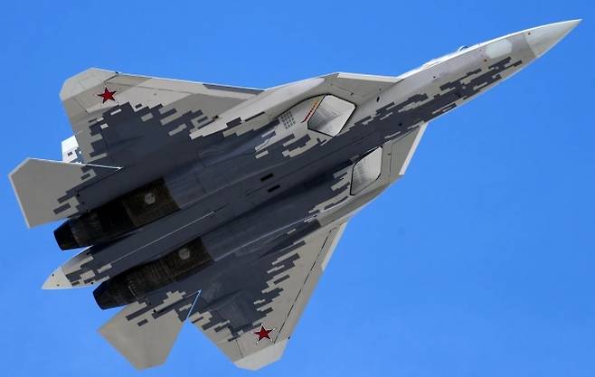 Su-57은 F-35나 J-20과 달리 굴곡이 많은 설계로 스텔스 성능에 대한 의심을 많이 받고 있다. 출처 레딧