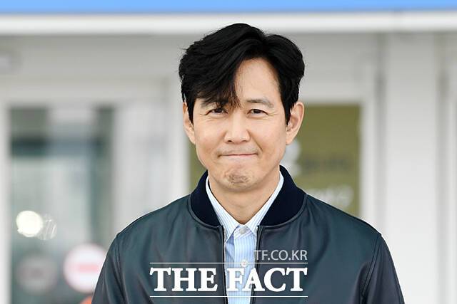 배우 이정재가 한국 배우 최초로 '찰리 채플린 어워드' 아시아 부문 수상자로 선정됐다. 사진은 지난 5월 13일 배우 이정재가 해외 일정 참석 차 인천 중구 인천국제공항을 통해 이탈리아 피렌체로 출국하고 있는 모습. /서예원 기자