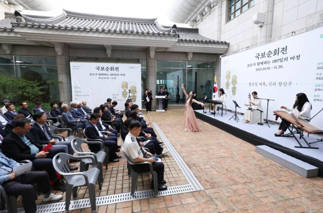 ▲ 국보순회전 ‘황금빛 매혹, 신라 장신구’ 특별전이 오는 11월까지 삼척시립박물관에서 진행되는 가운데, 최근 박물관에서 특별전 개최에 따른 개막식이 열렸다.