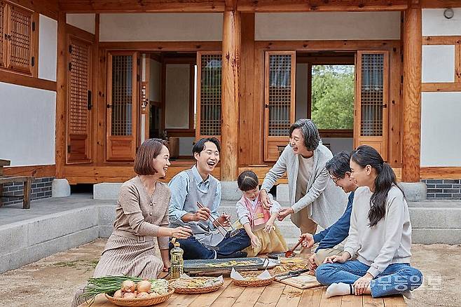 전 부치는 모습. @게티이미지뱅크.