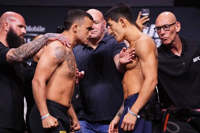 유주상과 다니엘 산토스 페이스오프. 사진=UFC