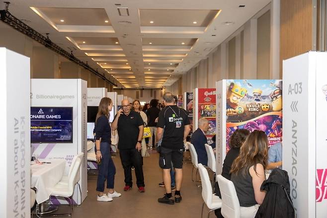 스페인 마드리드 아르테스 예술센터와 리우호텔에서 열린 '2025 K-엑스포 : 올 어바웃 케이 스타일(All about K-style)' 부스. 사진=콘진원