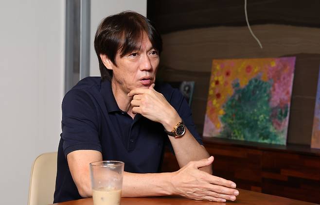 내년 북중미 월드컵을 준비 중인 홍명보 축구대표팀 감독. 강정현 기자