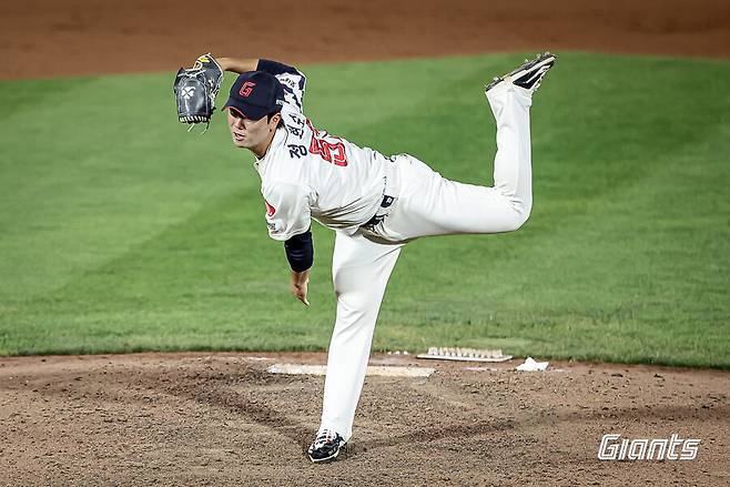 ▲ 정현수는 독특한 디셉션 동작과 커브의 위력을 앞세워 올 시즌 확실한 인상을 남겼다 ⓒ롯데 자이언츠