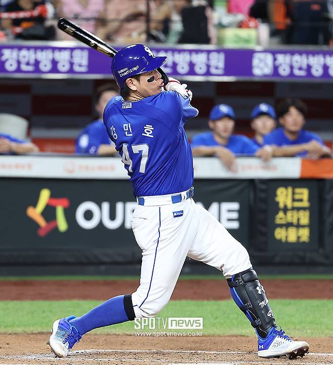 ▲ 강민호는 NC 2차전 선발 로건을 상대로 홈런을 때리는 등 강한 모습을 보였다 ⓒ곽혜미 기자
