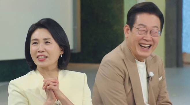 (왼쪽부터) 김혜경 여사, 이재명 대통령. (JTBC 캡처)