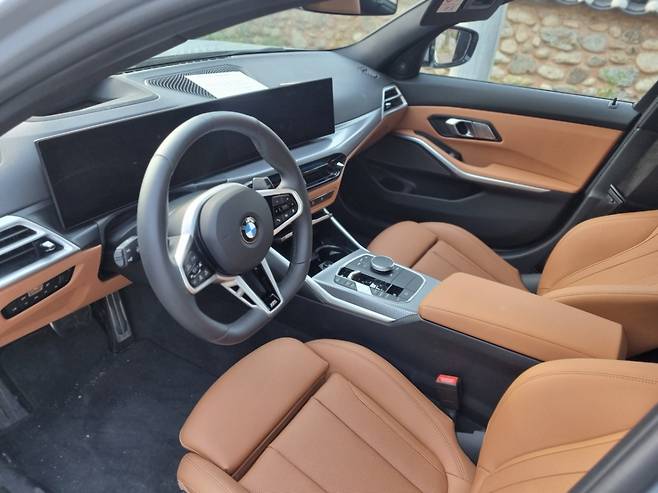 BMW 320i 투어링 M 스포츠. /사진=강주헌 기자