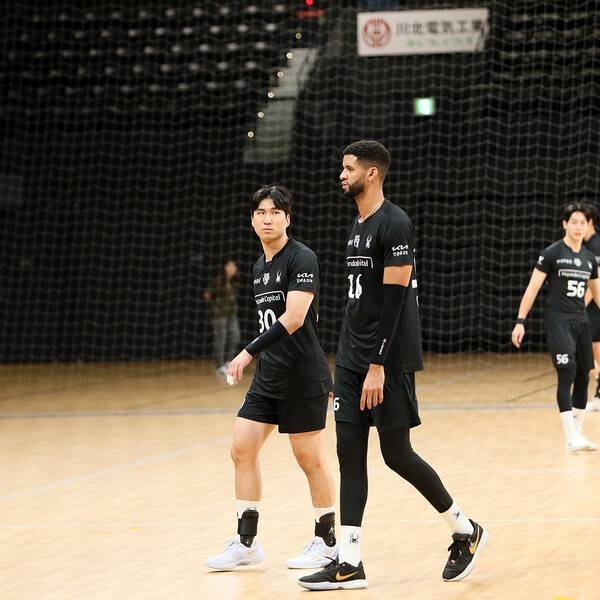 현대캐피탈 스카이워커스 아포짓 스파이커 신호진(사진 좌측). /사진=현대캐피탈 스카이워커스