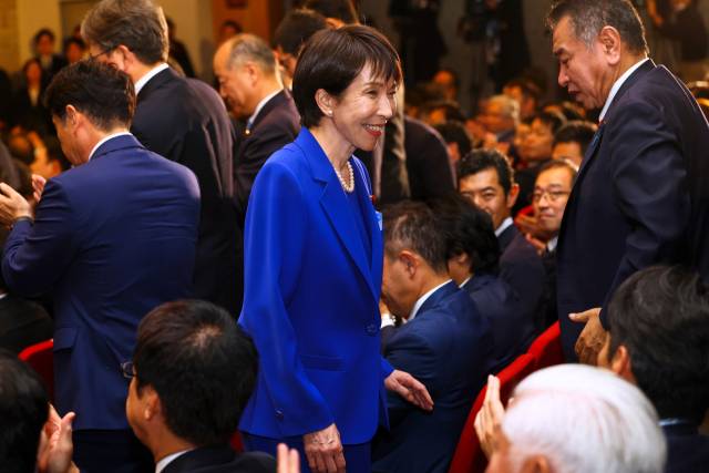 다카이치 사나에 신임 일본 자민당 총재가 이달 4일 총재 선거에서 당선을 확인한 후 환한 웃음을 지어 보이고 있다. AP연합뉴스