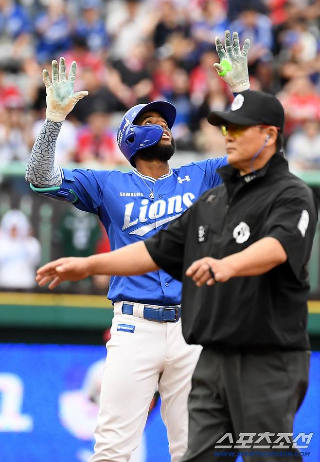 9일 인천SSG랜더스필드에서 열린 SSG와 삼성의 준PO 1차전. 4회초 무사 2루 삼성 디아즈가 적시타를 날린 뒤 환호하고 있다. 인천=박재만 기자 pjm@sportschosun.com/2025.10.09/