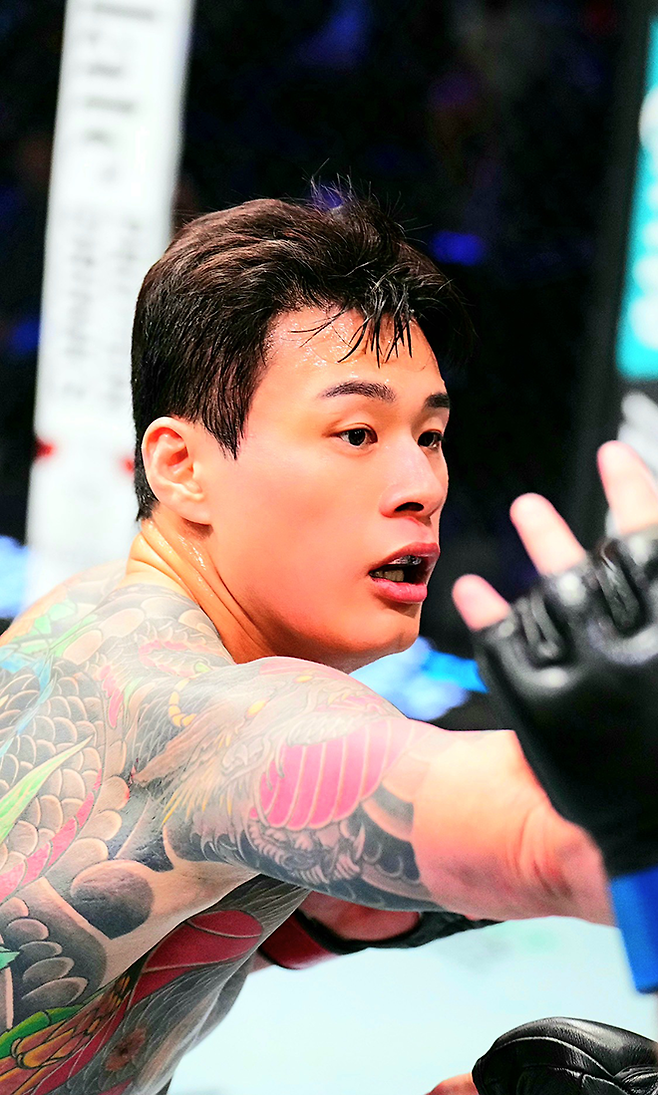 제8대 로드FC 미들급 챔피언 황인수가 2025년 9월 데이나 화이트 UFC 회장 겸 CEO 직접 주최 오디션 Contender Series 시즌9 6주차 경기를 뛰고 있다. 사진=TKO