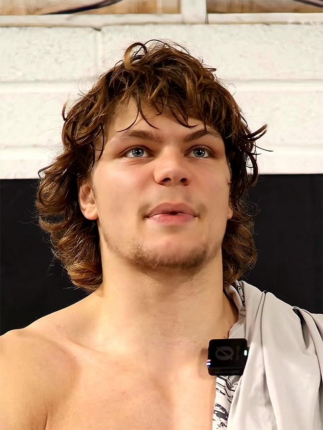 Cage Warriors 미들급 챔피언결정전 윌리엄 마커스 리처드 커리가 영국 언론과 Contender Series 시즌9 6주차 무산 및 로드FC 미들급 타이틀매치 관련 인터뷰를 하고 있다. 취소된 경기도, 하려는 시합도 상대는 황인수다. 사진=컴뱃 이볼브 스포츠