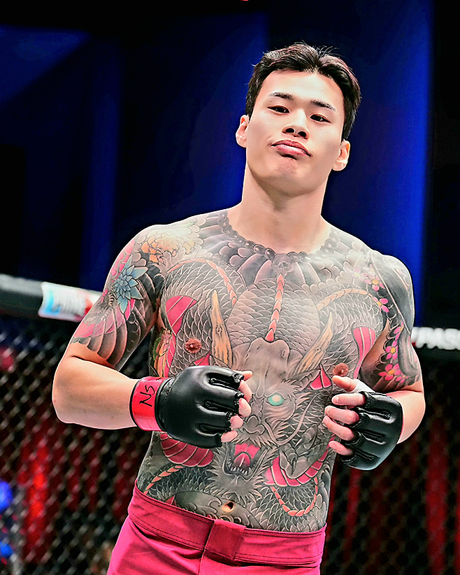 제8대 로드FC 미들급 챔피언 황인수가 2025년 9월 데이나 화이트 UFC 회장 겸 CEO 직접 주최 오디션 Contender Series 시즌9 6주차 경기 도중 뭔가 잘 안 풀린다는 표정을 짓고 있다. 사진=TKO