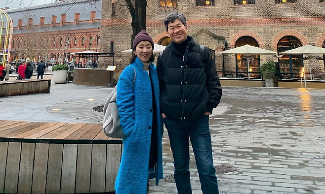 배우 윤유선의 남편으로 잘 알려진 이성호 변호사가 ‘이숙캠’ 조정장으로 출격한다. 윤유선 SNS 캡처