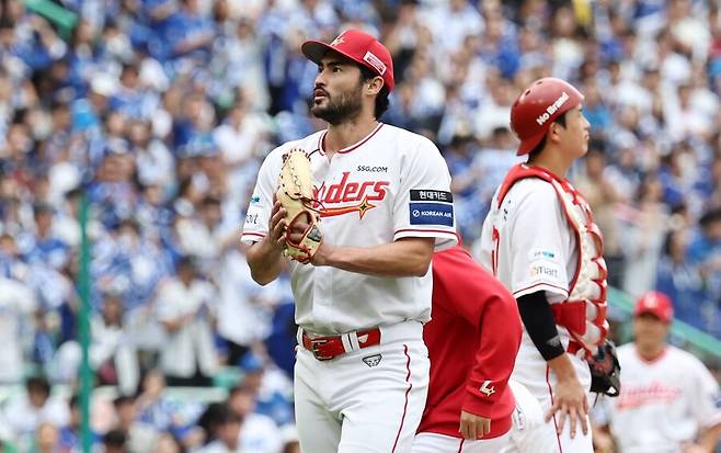 ▲ 2이닝 3실점 조기 강판으로 SSG의 모든 운영 구상을 꼬은 미치 회이트 ⓒ연합뉴스