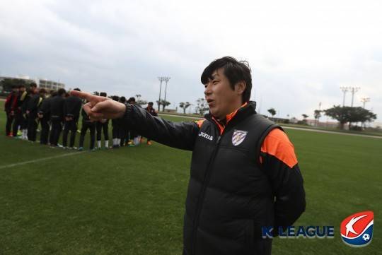 전남드래곤즈 사령탑 시절 노상래 울산HD 감독 대행. /사진=한국프로축구연맹