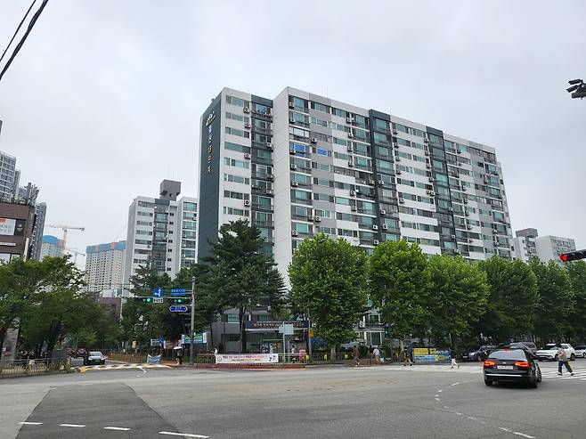 경기도 광명시 철산동의 철산주공13단지 아파트 전경. 양다훈 기자