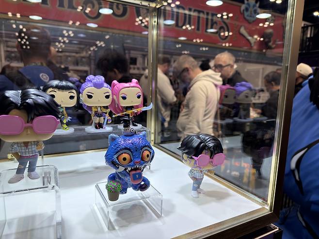 뉴욕 코믹콘 '케데헌' 캐릭터 모형 전시 (뉴욕=연합뉴스) 이지헌 특파원 = 9일(현지시간) 미국 뉴욕 자비츠컨벤션센터에서 개막한 뉴욕 코믹콘(NYCC) 2025'의 한 매장에 선시된 '케이팝 데몬 헌터스' 캐릭터 모형. 2025.10.9 pan@yna.co.kr