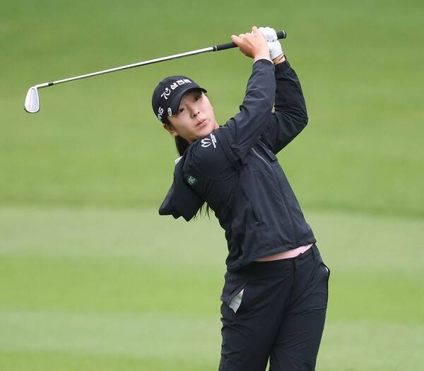 2025년 한국여자프로골프(KLPGA) 투어 신설 대회인 K-푸드 놀부·화미 마스터즈에 출전한 유현조 프로가 1라운드에서 노승희, 김민솔 프로와 동반 경기했다. 사진제공=KLPGA (사진을 무단으로 사용하지 마십시오.)